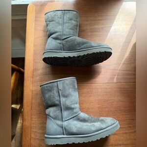 UGG short classic gray boots size 7